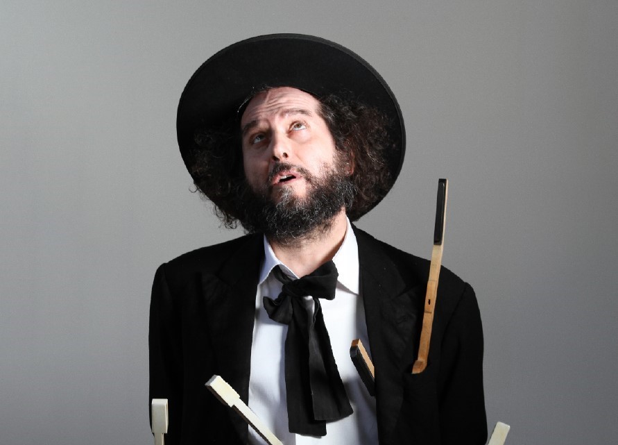 Vinicio Capossela “Con i tasti che ci abbiamo”